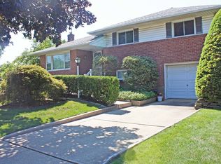 451 Garden Blvd, Garden City, NY 11530