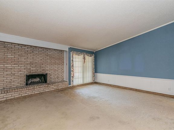3rd image of 2719 Renwick Dr