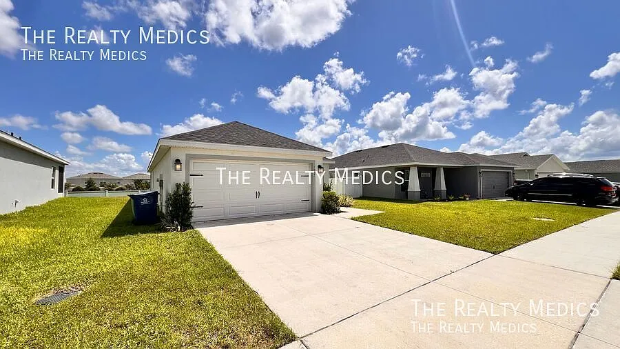 Beautiful 3-Bed, 3-Bath Home With Spacious Backyard! — Photo 1