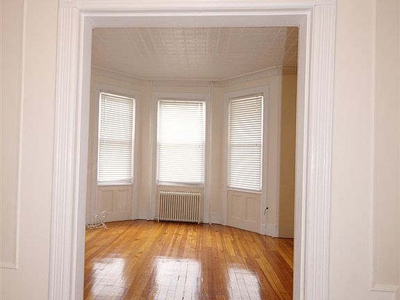 5th image of 912 17th St #1