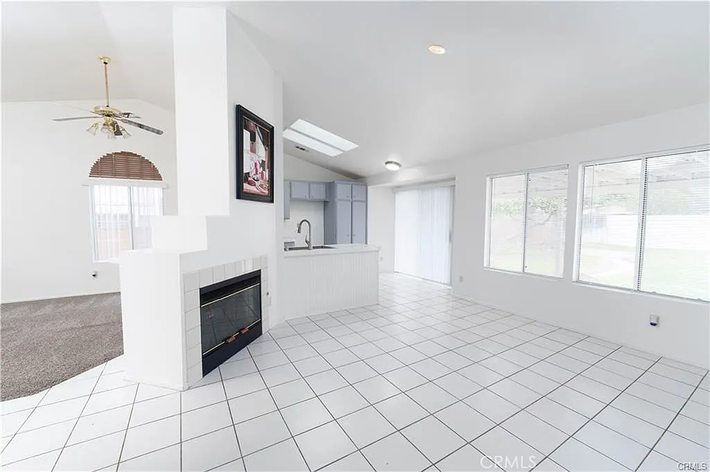 Building Photo - 443 S Tamarisk Ave