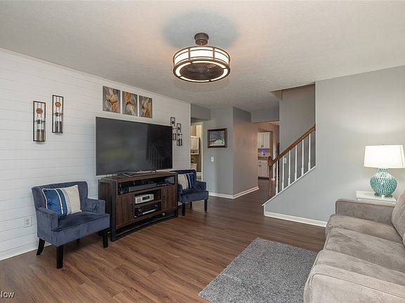 5th image of 19264 Wheelers Ln #144