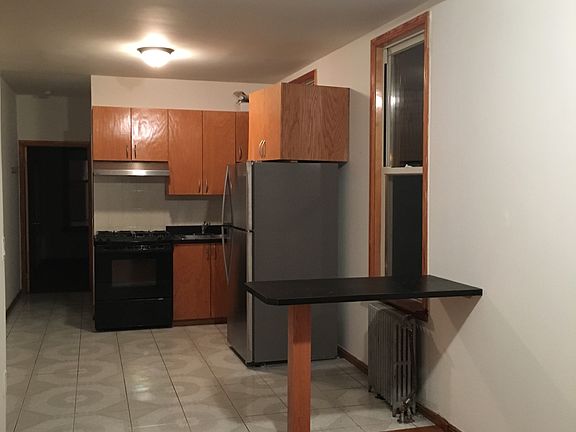 2nd image of 602 Onderdonk Ave