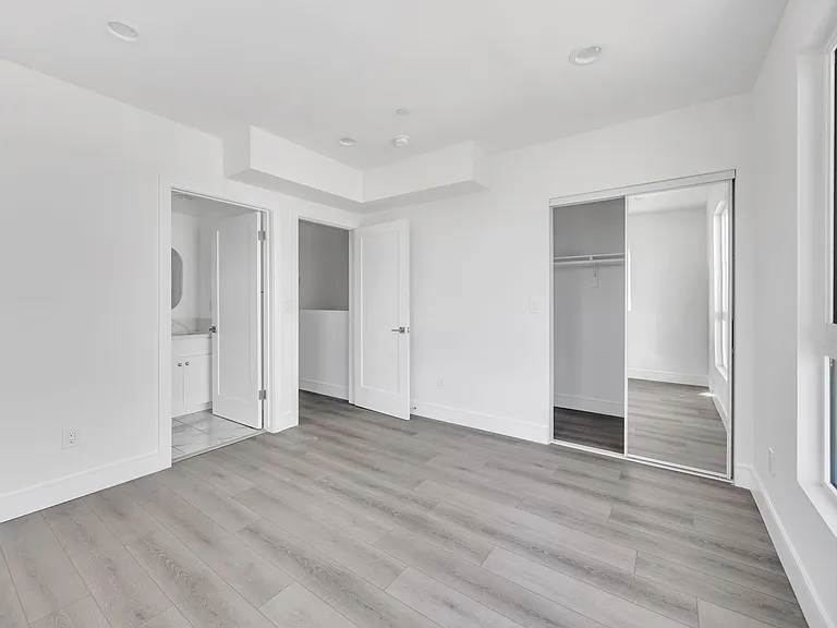 1150 W 38th St — Photo 72