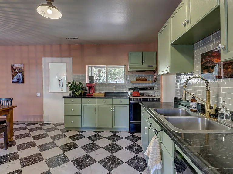 2807 Willow Creek Rd — Photo 5