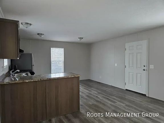 5th image of 203 Carriage Lane Est #203