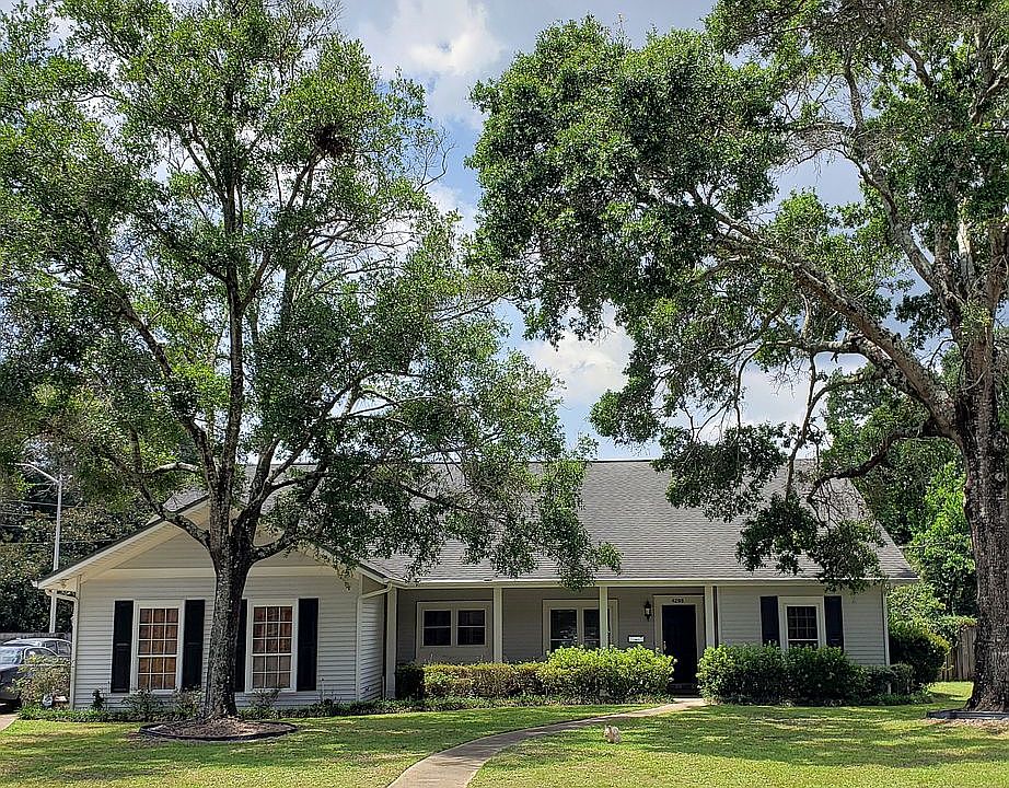 Great curb appeal!