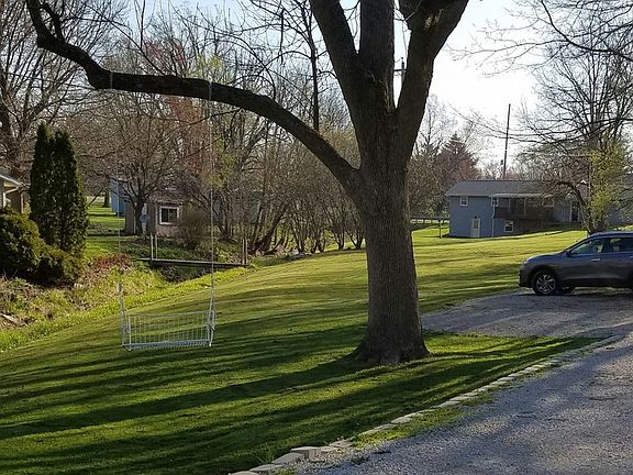 109 N. Mclean : Side Yard View - Tree Swing