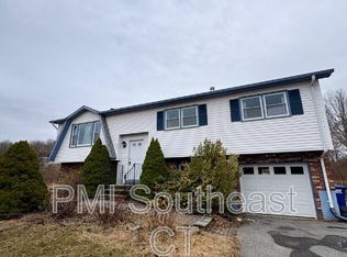 49 Deer Ridge Rd, Stonington, CT 06378