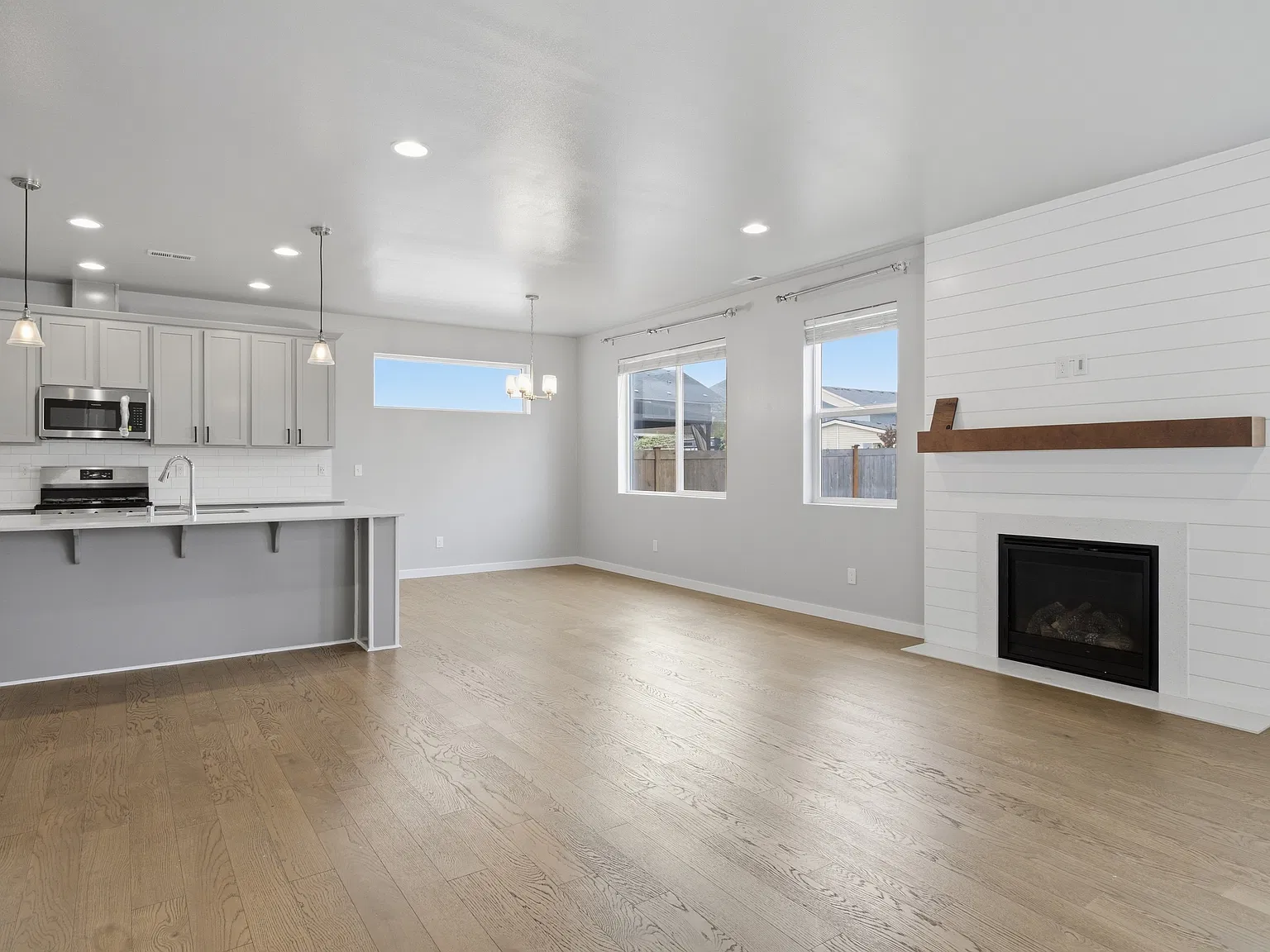 5 bed, 2673 sqft, $4,000 — Photo 3