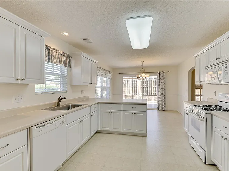 443 Surrey Park Dr SE — Photo 18
