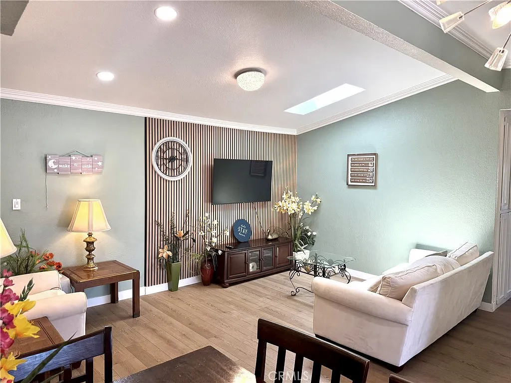 4 bed, 1400 sqft, $3,950 — Photo 1