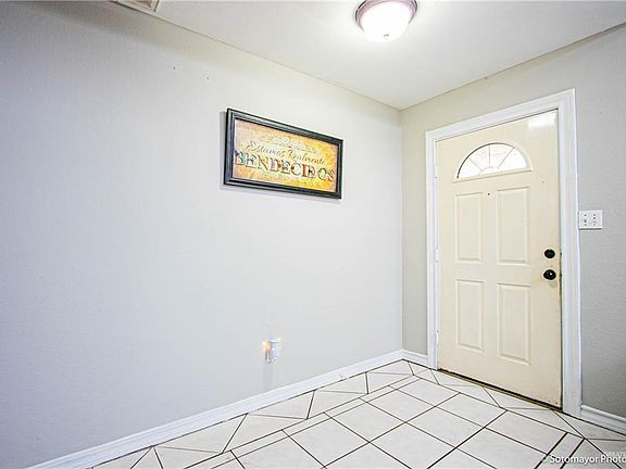 4th image of 2300 Victoria St #5816