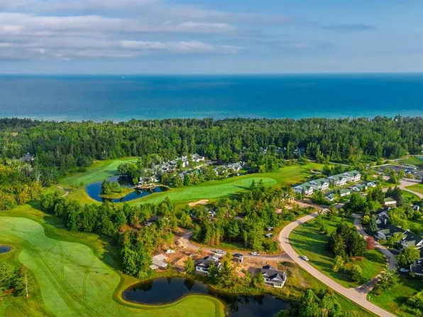 9411 Windeberry Dr, Charlevoix, MI 49720