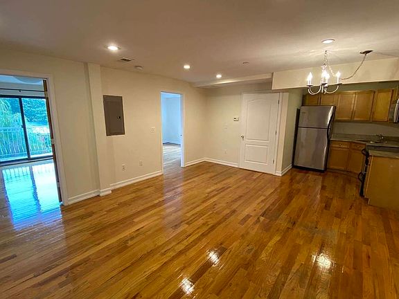 5th image of 406 15th St APT 4E