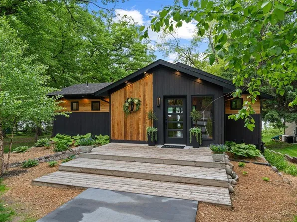 27249 Jonquil Dr, Chisago City, MN 55013