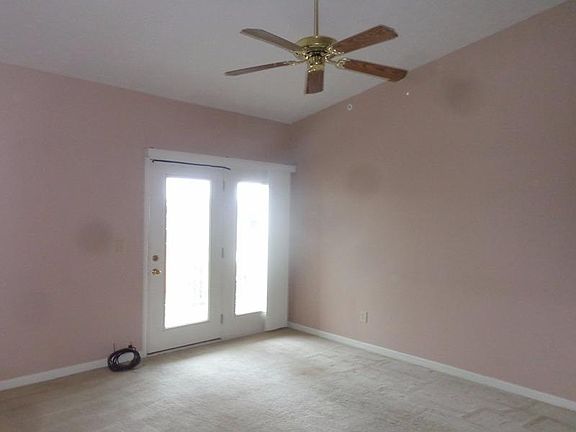 5th image of 1075 Wellington Dr Unit 12