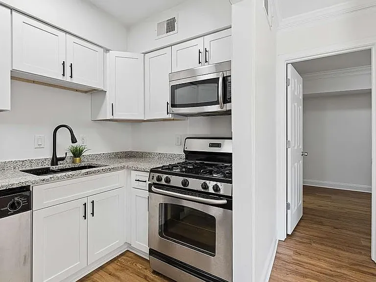 6980 Roswell Rd #C13 — Photo 11