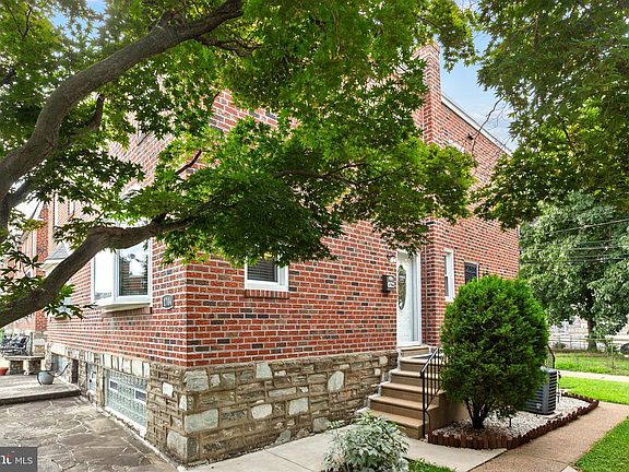 4th image of 1704 Faunce St