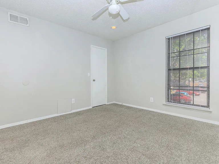 Lincoln Glens Apartments — Photo 53