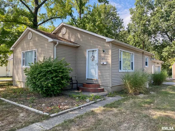 203 W Bond St, Benton, IL 62812