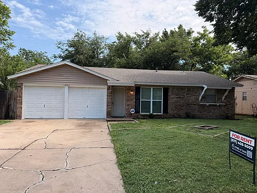 1005 Fairfax Ct Photo 1