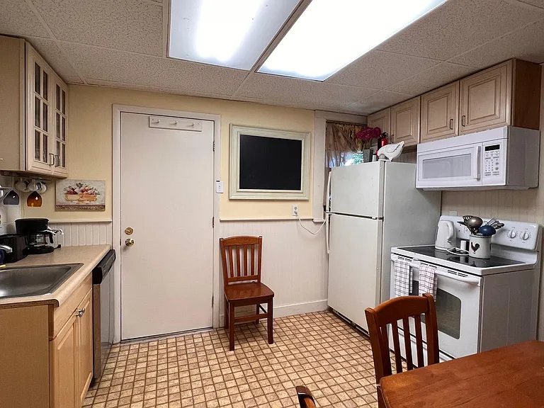 73 Pawcatuck Ave #2 — Photo 2