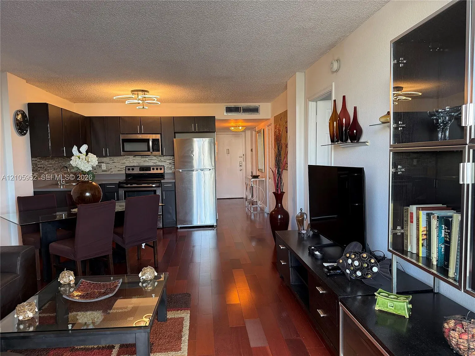 Admiral Towers Condo — Photo 3