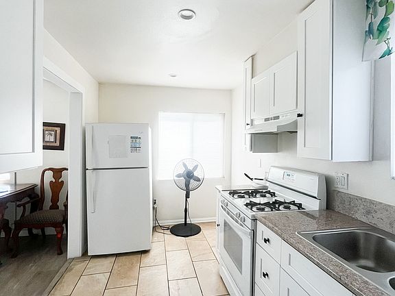 2nd image of 4817 S Gramercy Pl #4