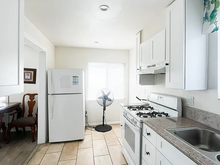 4817 S Gramercy Pl #4 — Photo 2