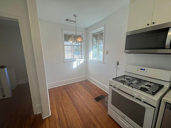 Kitchen / Dining Area
