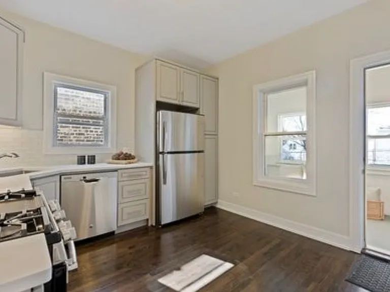 2434 N Avers Ave #2 — Photo 10