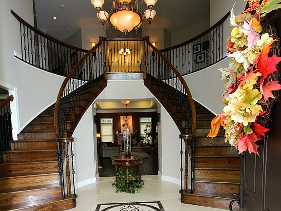 3rd image of 39 Balmoral Dr