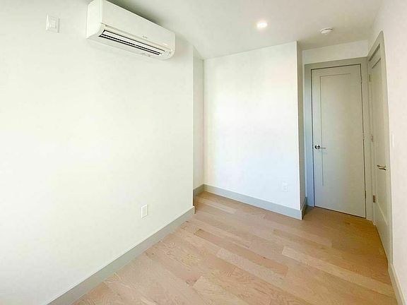 5th image of 290 Hawthorne St