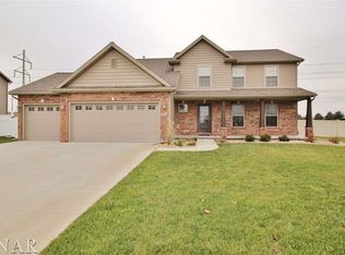 2112 Escalade Rd, Bloomington, IL 61705