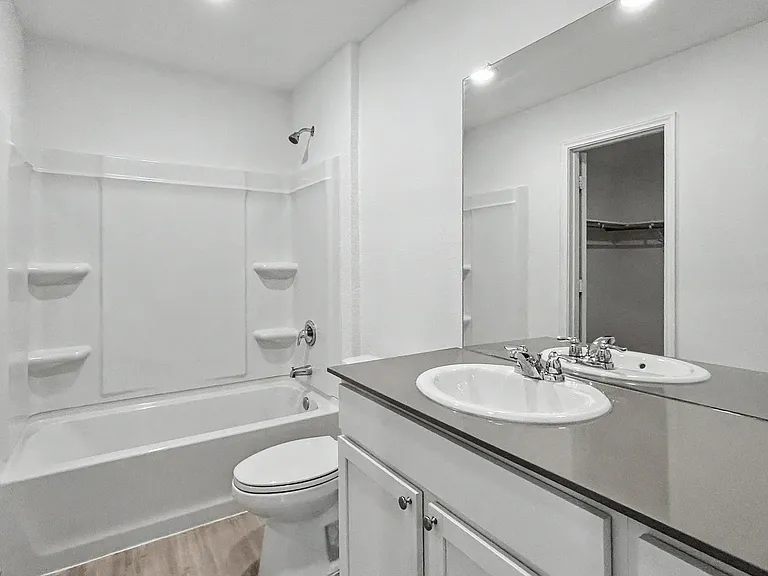 9211 Saint Jerome — Photo 5