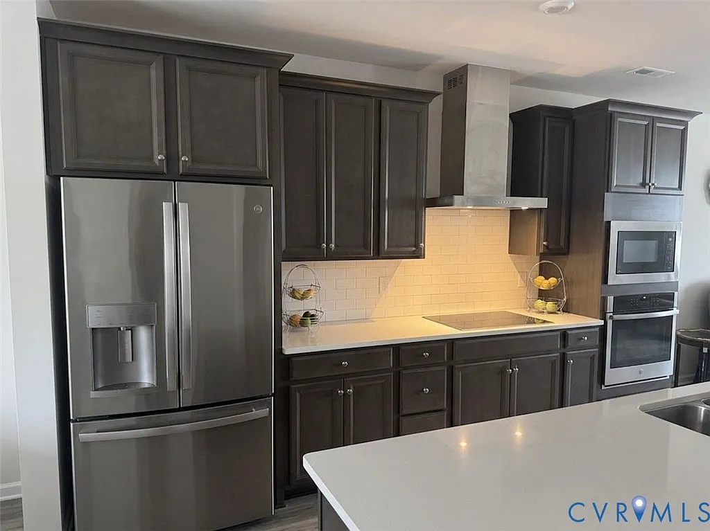 3 bed, 2.5 bath, 2451 sqft, $2,700 — Photo 1