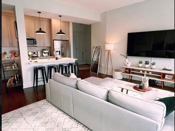 3rd image of 5019 N Clark St #2N