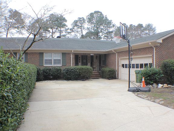 3rd image of 901 Robert E Lee Dr
