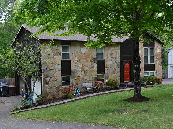 2nd image of 913 Danville Cir