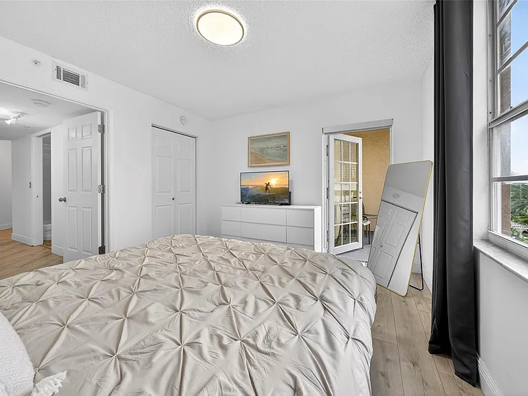 520 SE 5th Ave #2404 — Photo 14