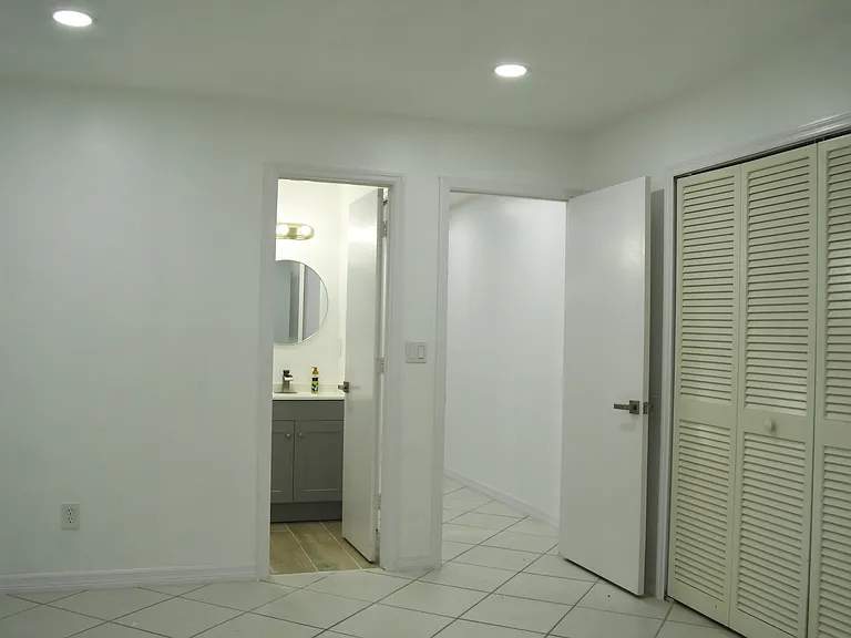 215 Leroy Ave #B — Photo 14