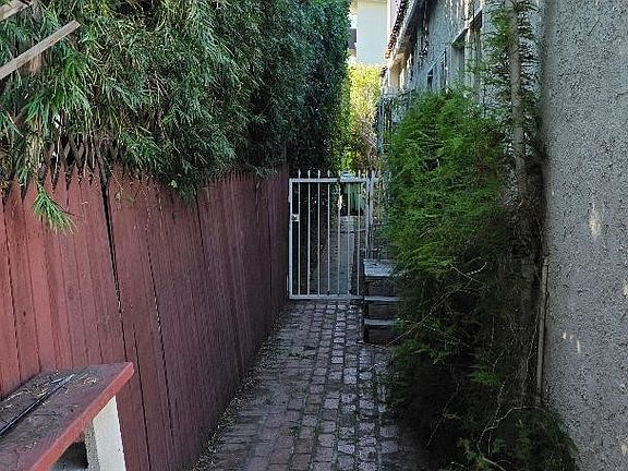 4th image of 250 N Ridgewood Pl