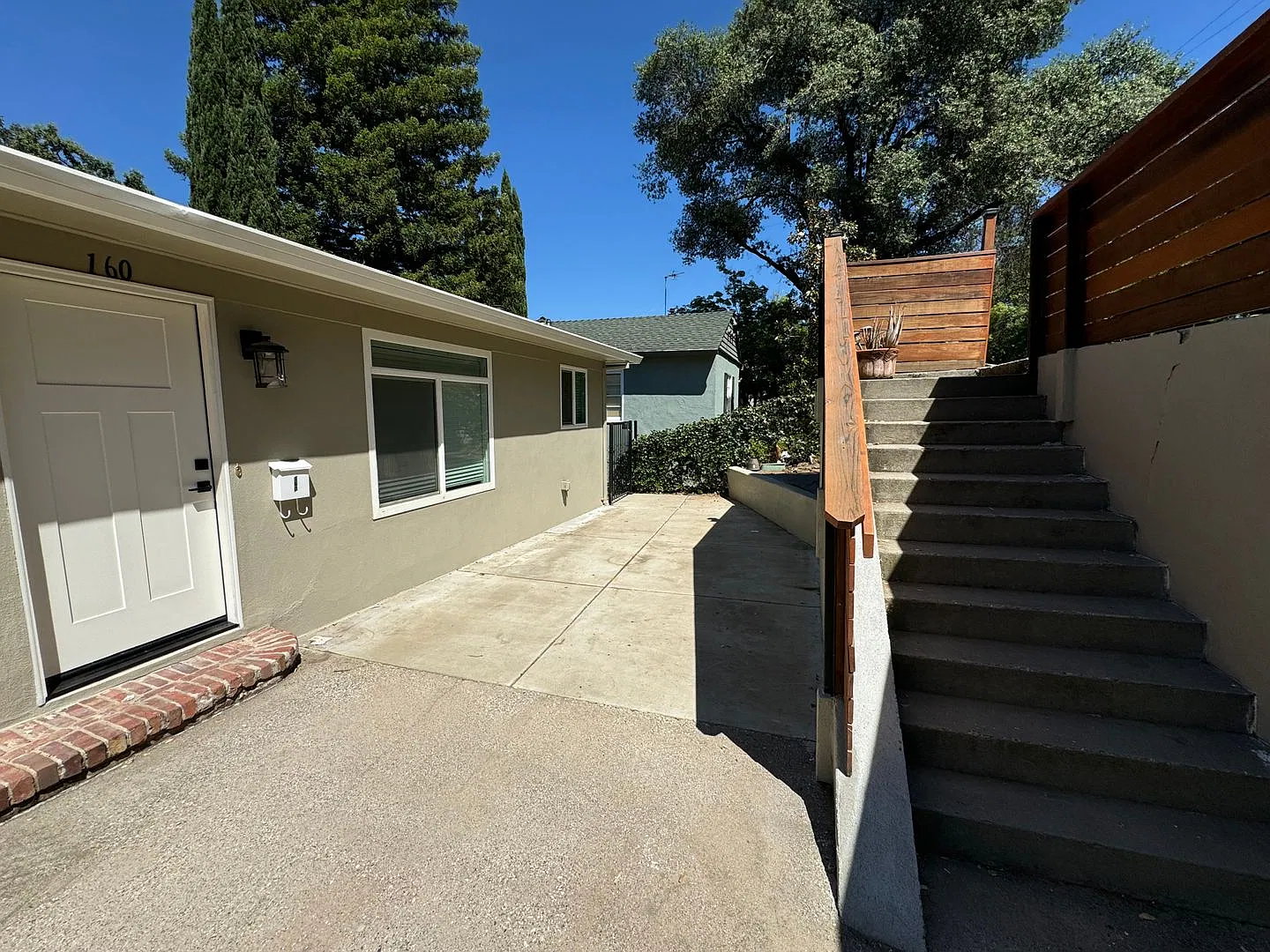Nice 2 Bed 1 Bath In Great Location In Aubun! — Photo 2
