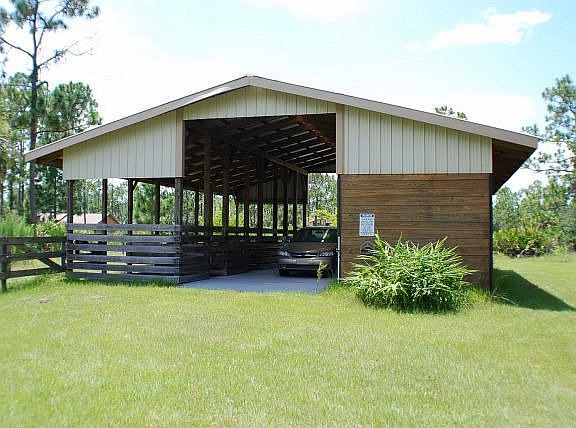 4 stall barn w/tack, feed and storage rooms