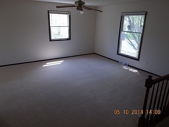 4th image of 140 Circle Dr E