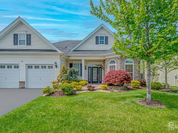 7 Ryder Ct, Monroe Township, NJ 08831