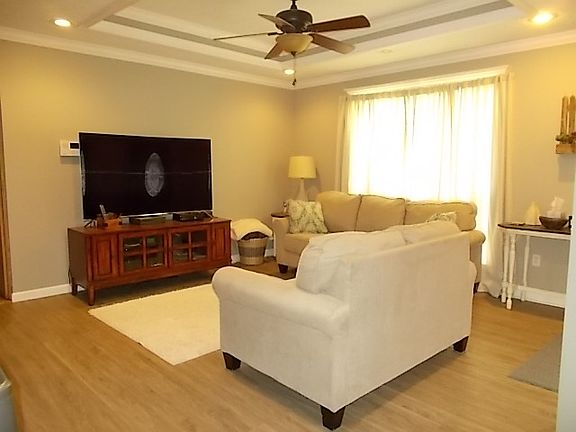 5th image of 211 Avenue D