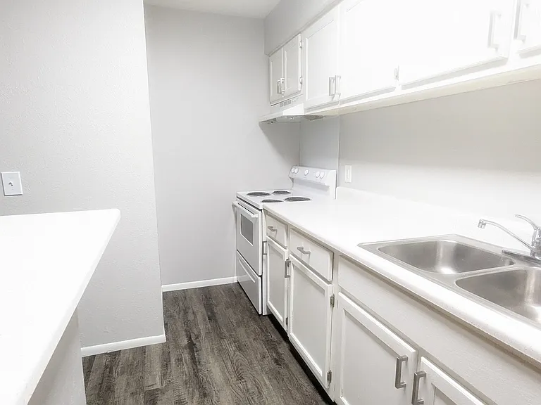 Copper Cove Apartments — Photo 34