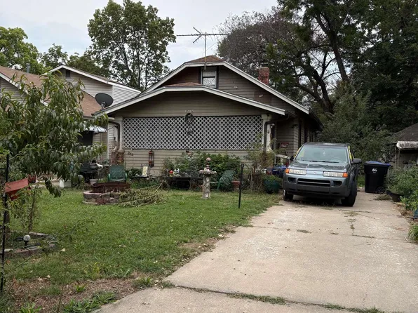 1215 SW Byron St, Topeka, KS 66604